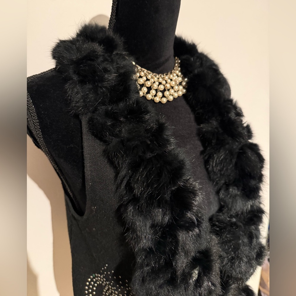 Elegant Black Fur Vest - Picture 3 of 7